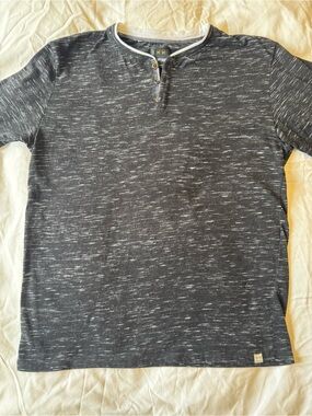 Men's Heathered Black and White Short-Sleeve Henley Polo
